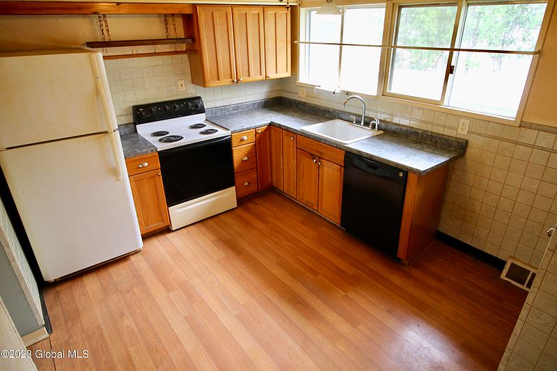 5th image of 69 Harrison Avenue
