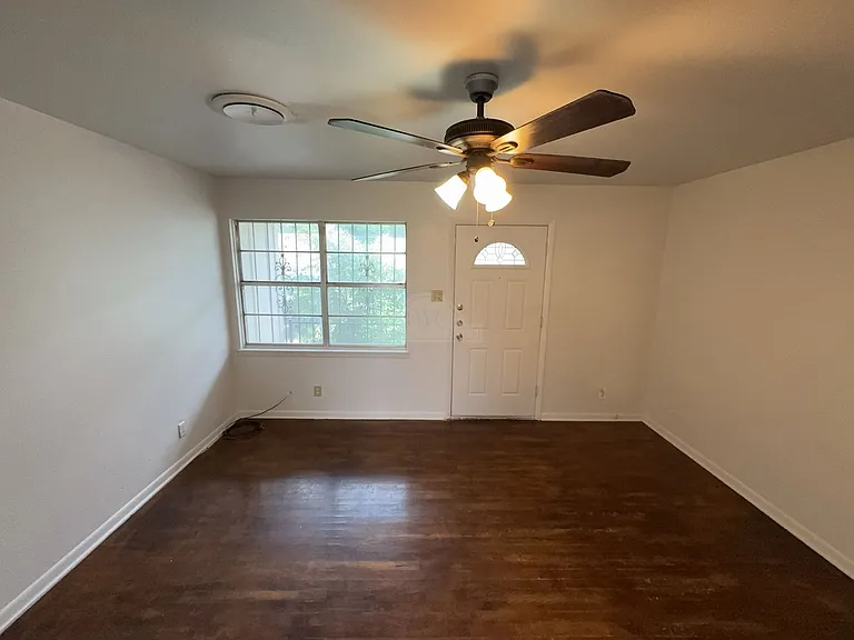 3312 Lake Travis Ave — Photo 2