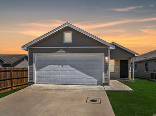 2926 Charpak Dr, Converse, TX 78109