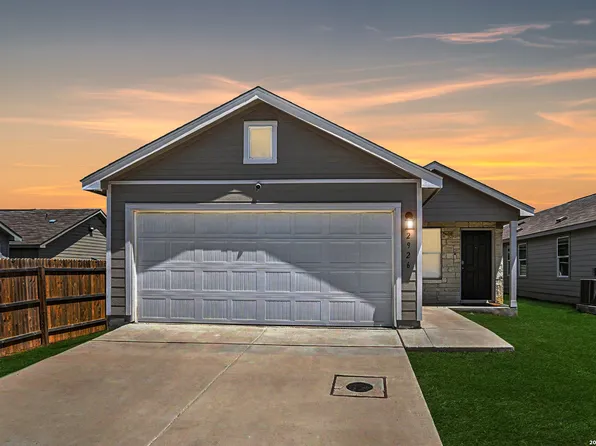 2926 Charpak Dr, Converse, TX 78109