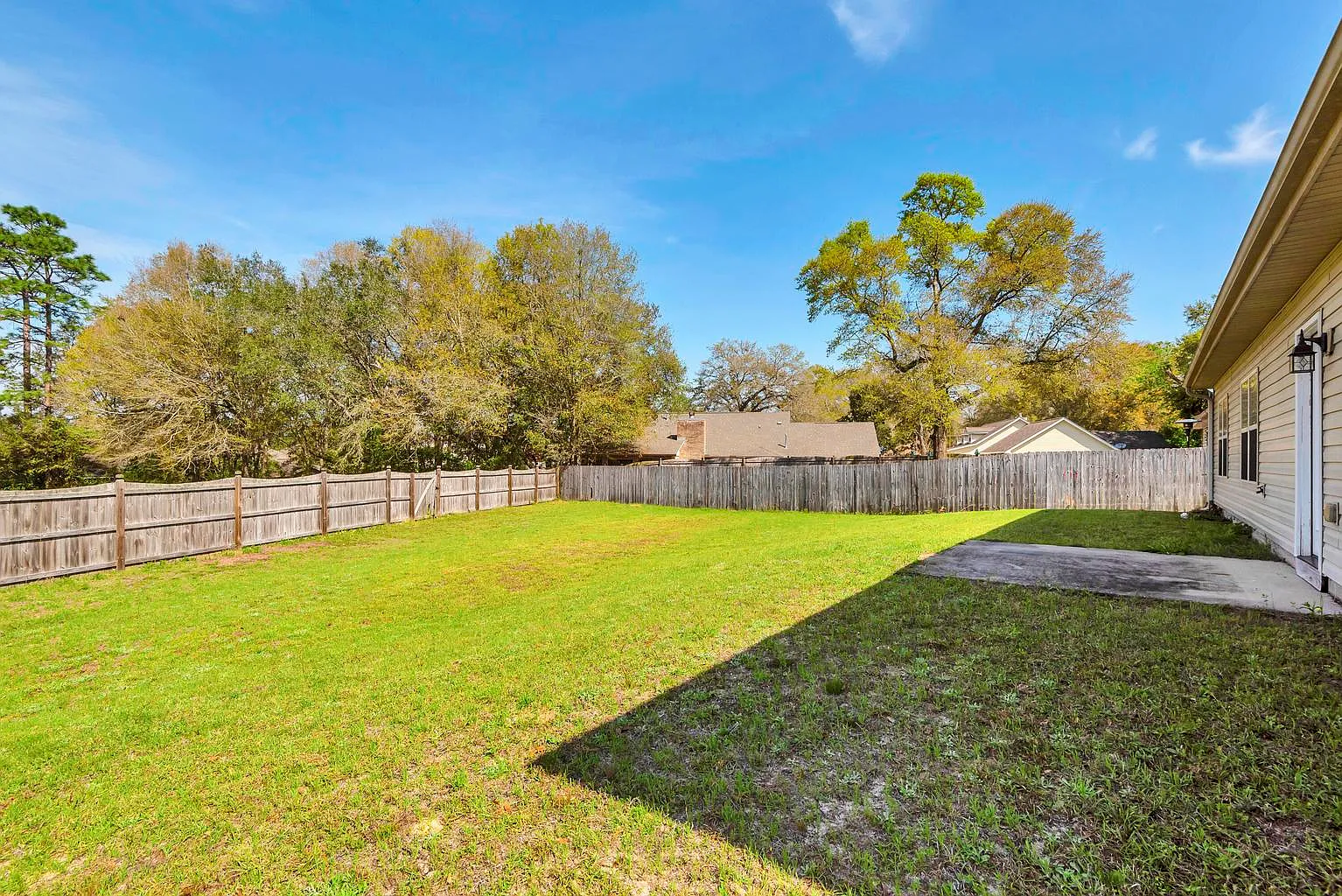 4 bed, 1945 sqft, $2,200 — Photo 2