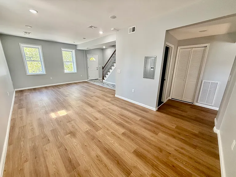 13 Roosevelt Ave #A — Photo 6