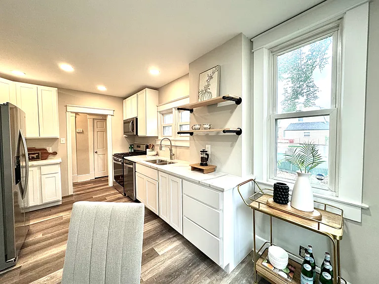 712 Angenette Ave — Photo 1