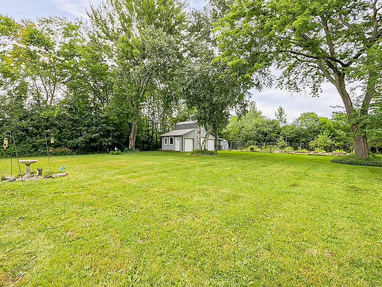 52010 Eleven Mile Rd — Photo 42