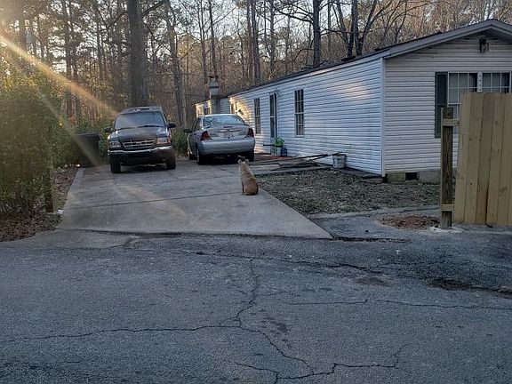 2nd image of 2576 Pineridge Dr NE