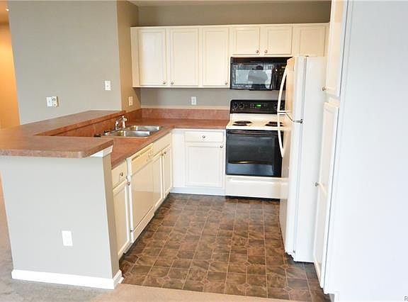 3rd image of 10211 Chesapeake Cir #1