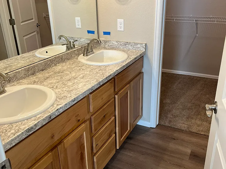 Pelican Bluff Apartments — Photo 38