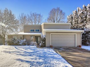 1001 Barclay Ct, Champaign, IL 61821