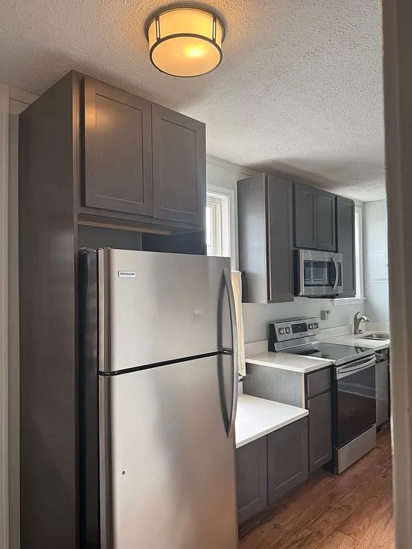 2 bed, 1.0 bath, 1000 sqft, $1,800 — Photo 1