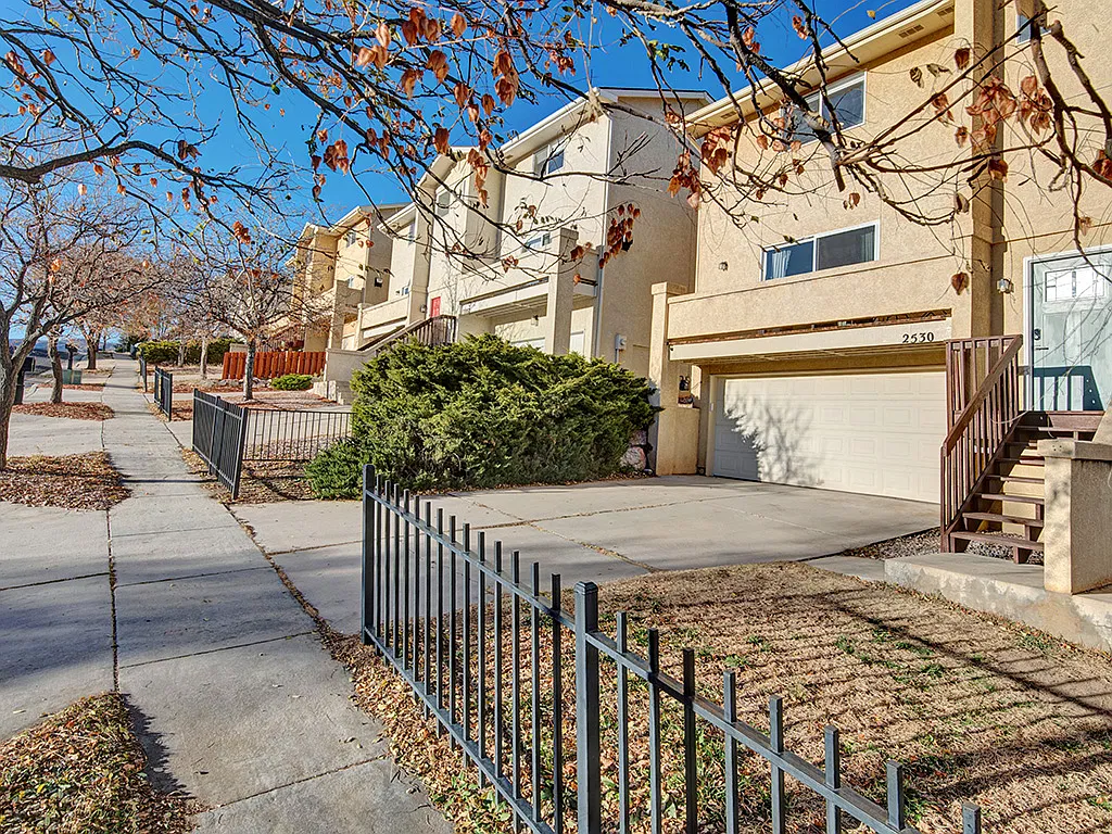 W Pikes Peak Ave, Colorado Springs — Photo 3
