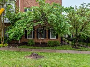 2471 Huntington Park Dr, Alexandria, VA 22303