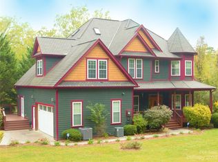 611 New Haw Creek Rd, Asheville, NC 28805