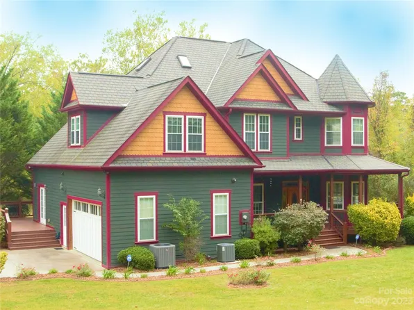 611 New Haw Creek Rd, Asheville, NC 28805