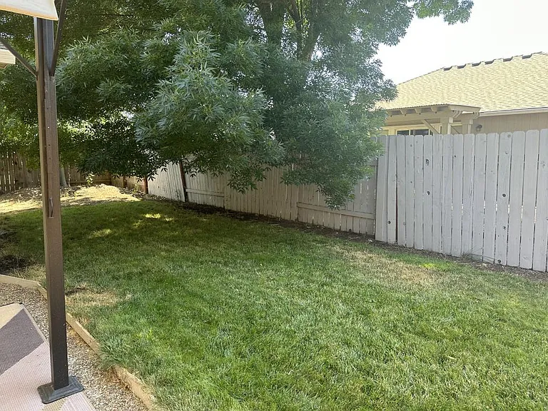 945 Willowdale Ave — Photo 20