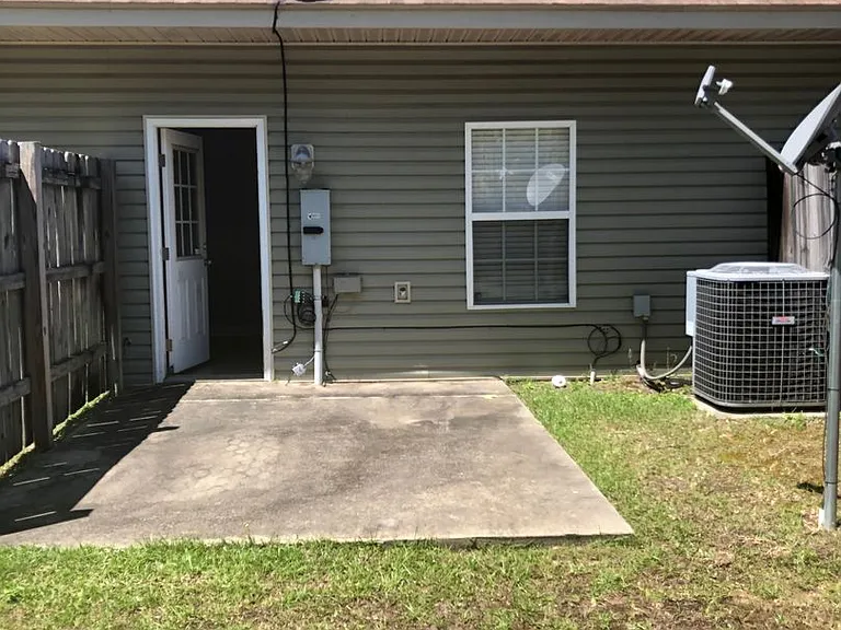 310 Stratford Dr — Photo 21