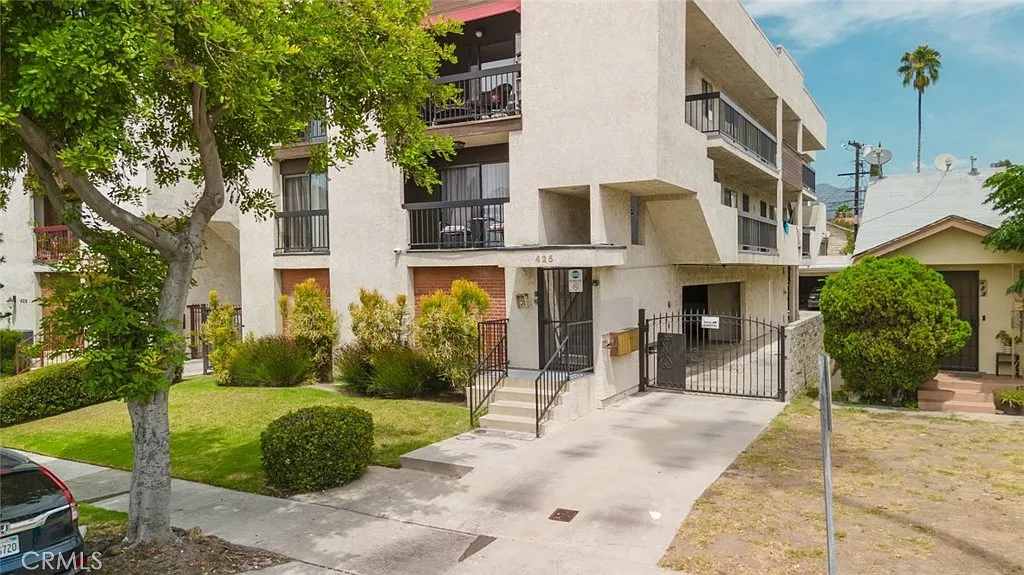 1 bed, 650 sqft, $2,400 — Photo 1