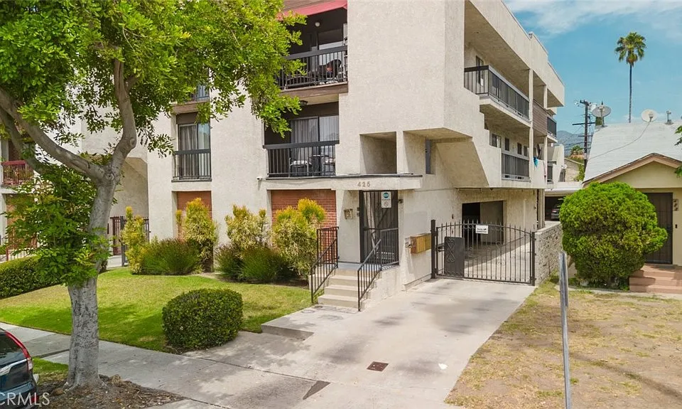 425 W Lomita Ave