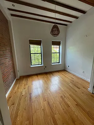 Rented by Greenrock Management | media 28