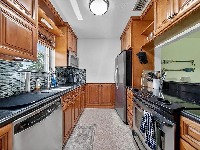 262 SE Monterey Ave — Photo 33