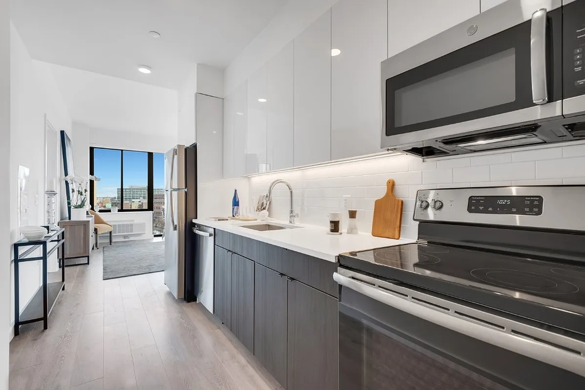 97 Newkirk Street 906