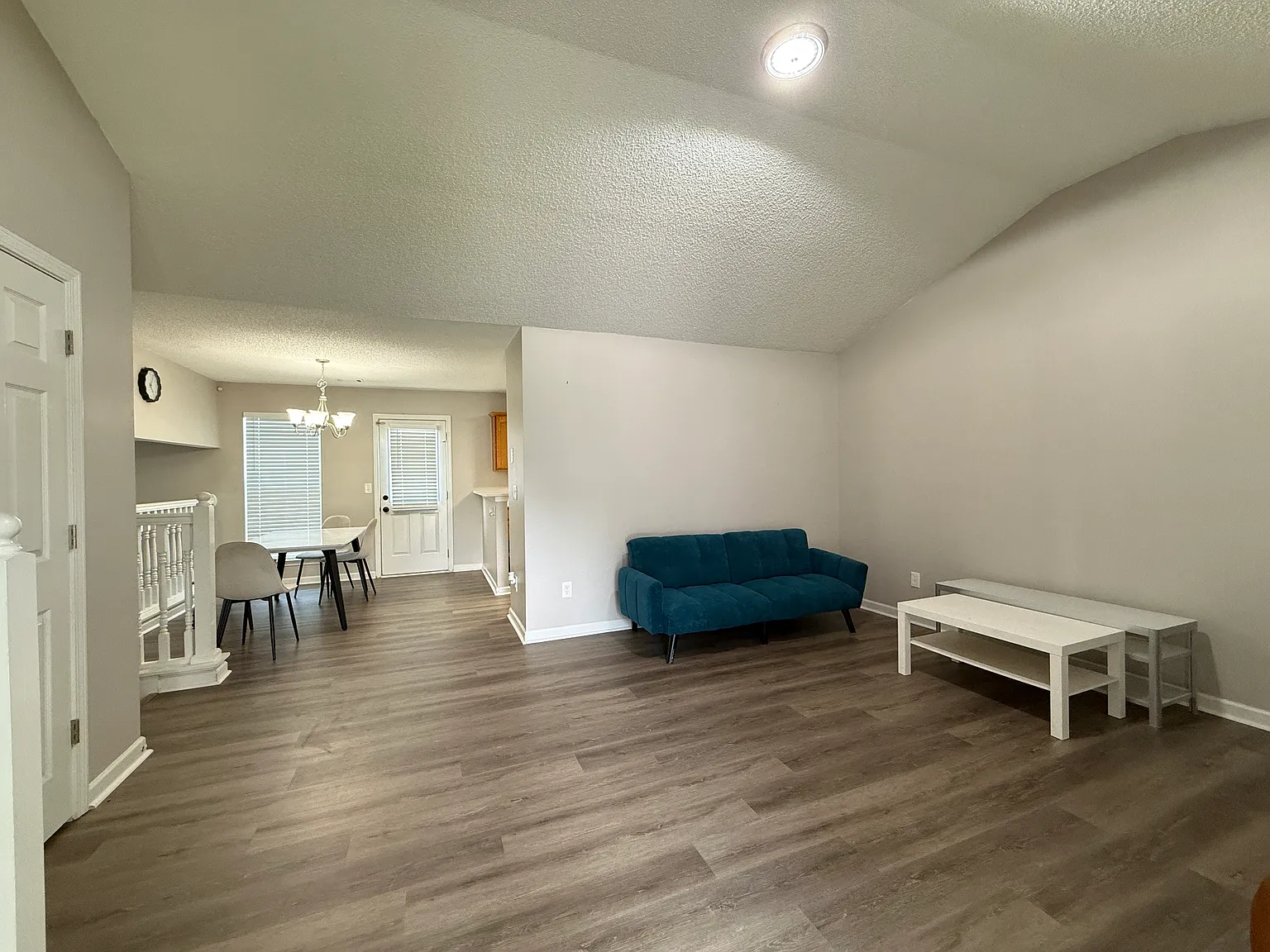 3 bed, 2.5 bath, 1638 sqft, $1,900 — Photo 2