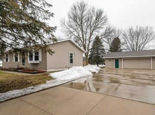 1909 Bear Ct SE, Rochester, MN 55904