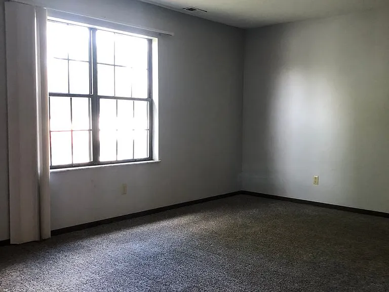3355 W Laskey Rd — Photo 3