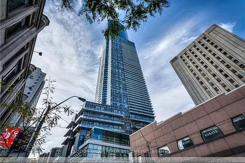 386 Yonge St Photo 1
