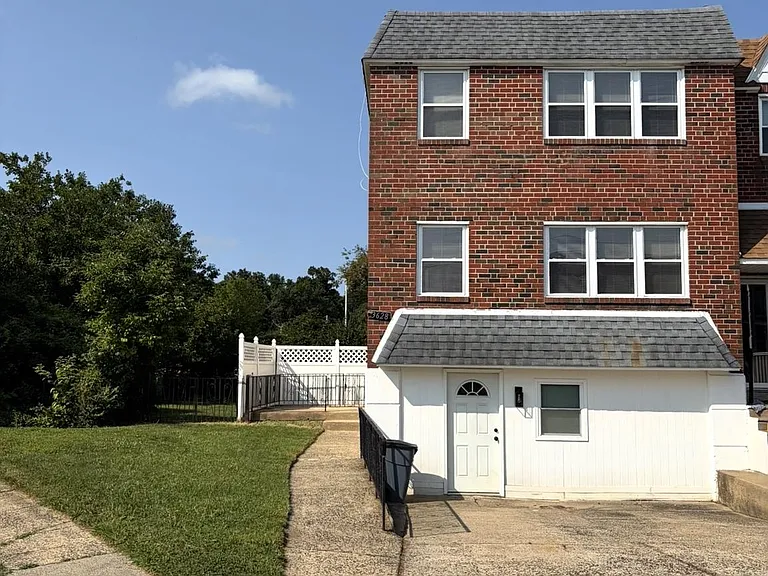 3628 Genesee Dr — Photo 1