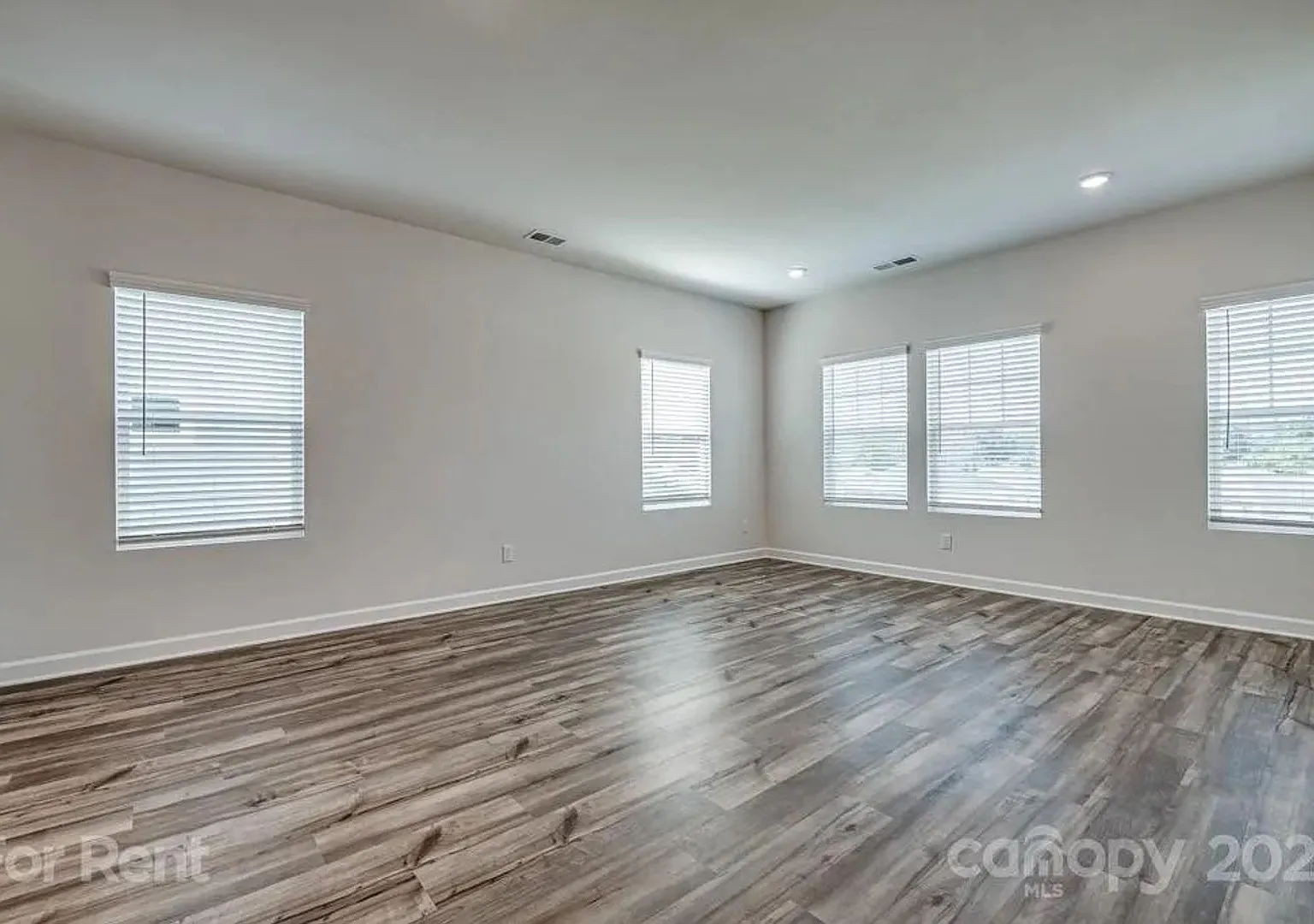 Room in 4 Bedroom Home at Tears Ln — Photo 2