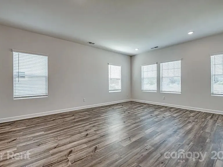2022 Tears Ln — Photo 2
