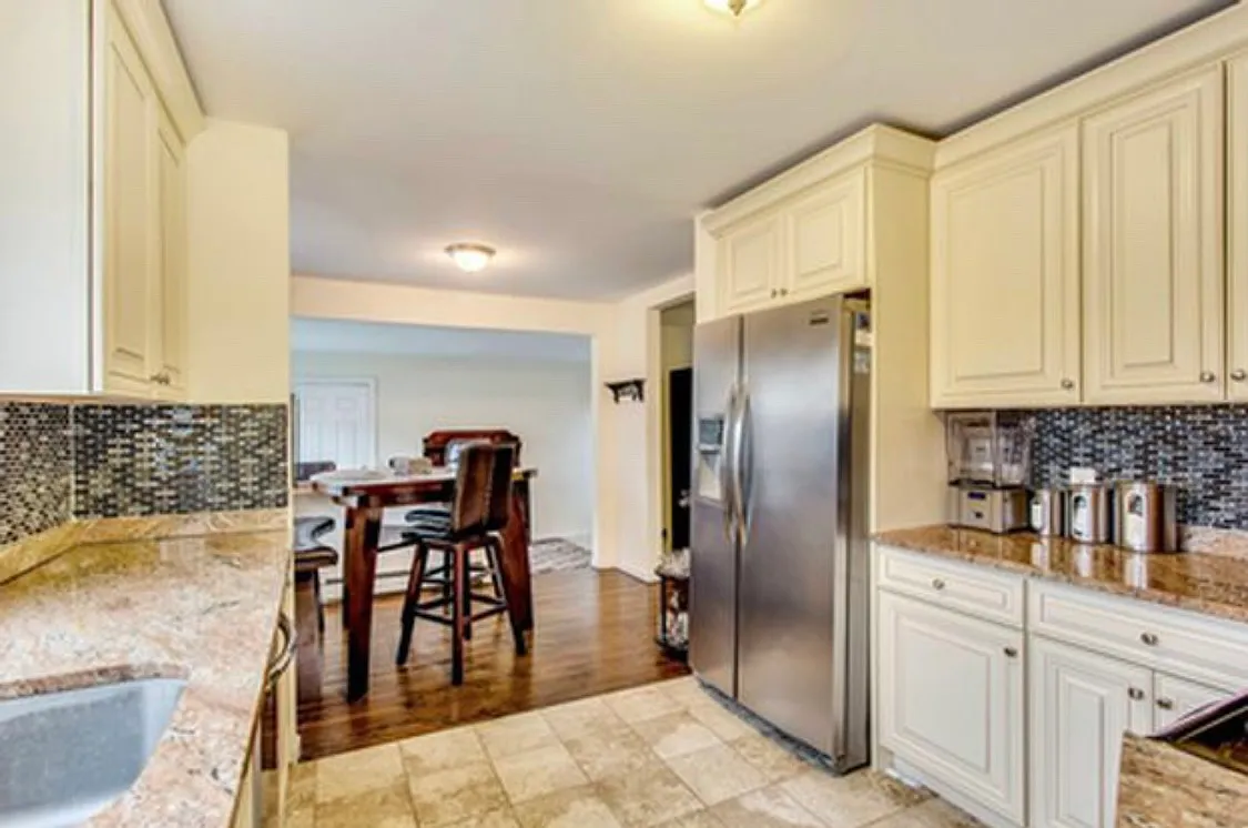 3 bed, 2.5 bath, 1600 sqft, $6,000 — Photo 3