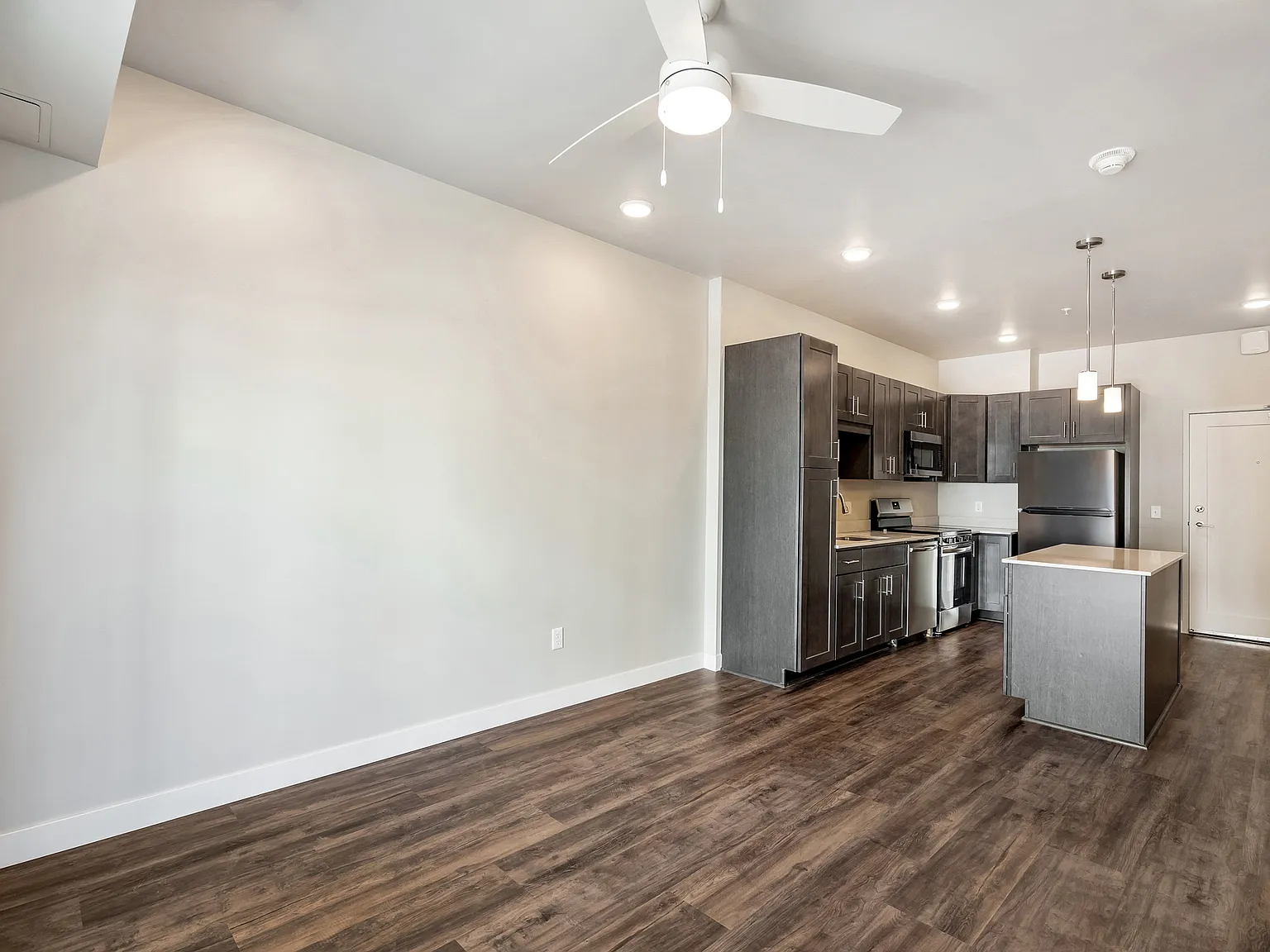 1 bed, 670 sqft, $3,200 — Photo 2