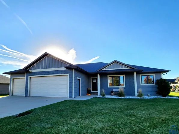 1311 Aspen St, Hull, IA 51239