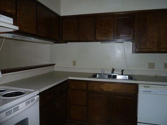 3rd image of 579 Ayrshire Way APT B