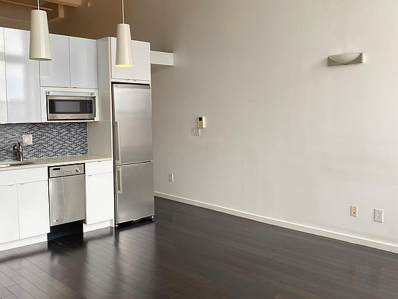 4th image of 724 Market St #601