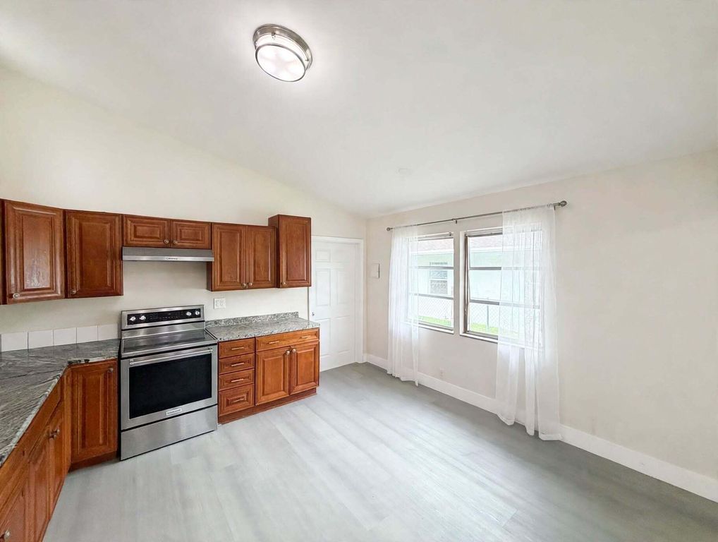 216 NW 12th Ct #3, photo 5