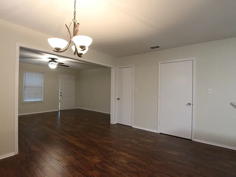 408 Redbud Cir — Photo 4