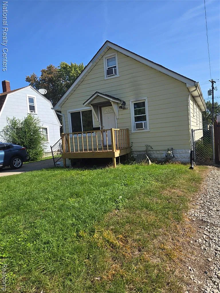 3 bed, 1.0 bath, 836 sqft, $1,200 — Photo 2