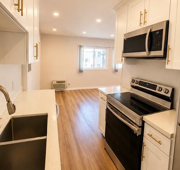711 N Jackson St #5 — Photo 5