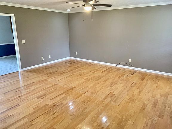 2nd image of 3004 Deerhaven Dr S
