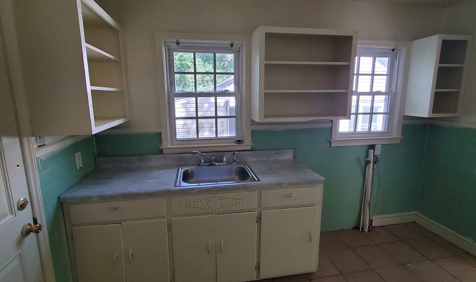 3 Bedroom 1 Bathroom House — Photo 2
