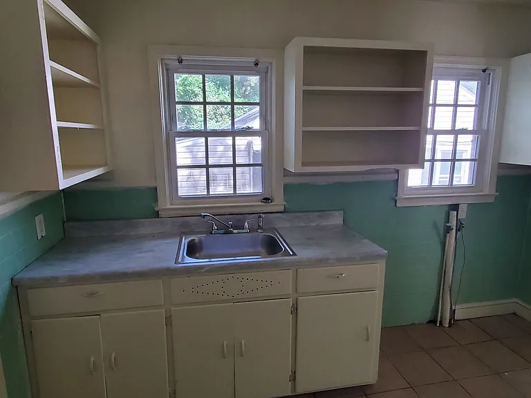 615 Julian St — Photo 2