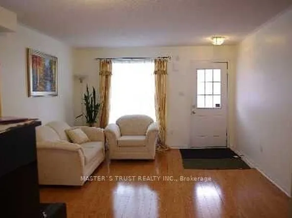 5 Bern St E, Markham, ON L6E 1G7