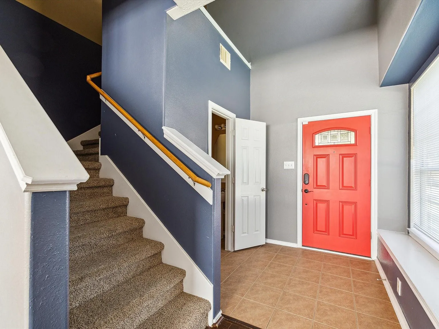 3 bed, 2.5 bath, 1681 sqft, $1,900 — Photo 2