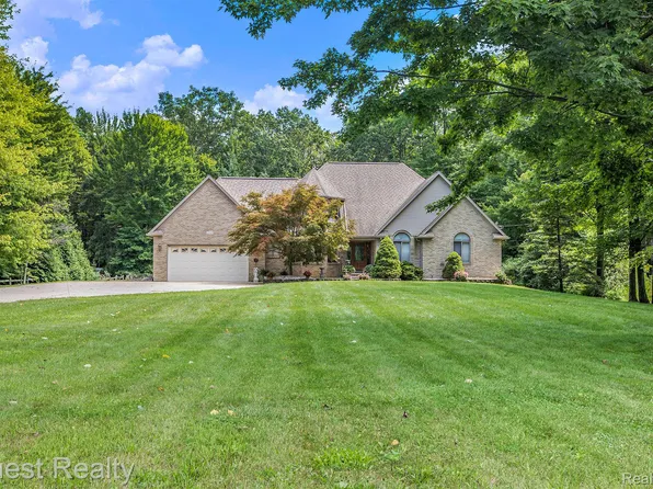22213 Inkster Rd, Brownstown, MI 48174