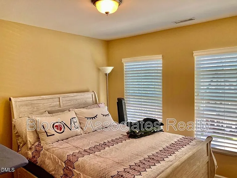 3006 Courtney Creek Blvd — Photo 8