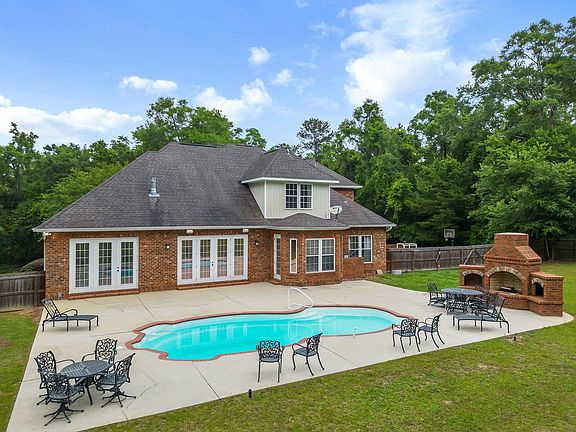 2nd image of 686 Beaver Creek Ln