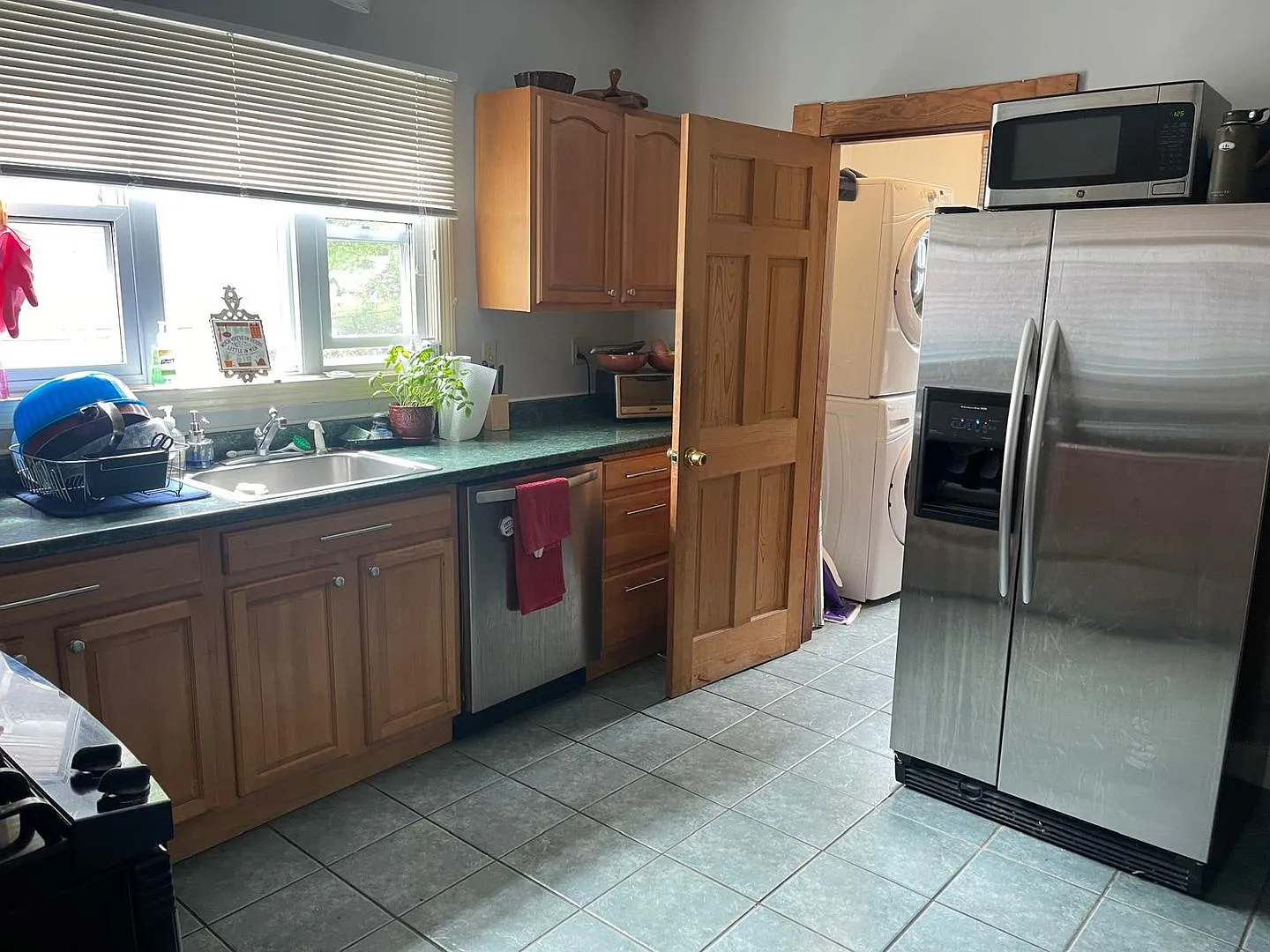 No Fee ~ Huge Brighton Center 3 Bedroom Available 9/1 ~ Parking Available — Photo 3