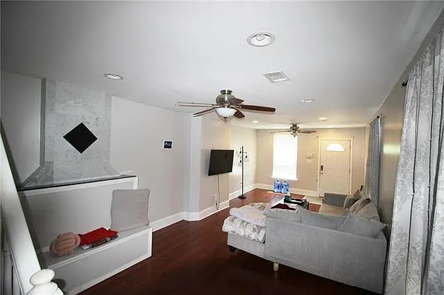 3 bed, 2.5 bath, 1600 sqft, $2,200 — Photo 3